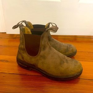 Blundstone boots brown leather